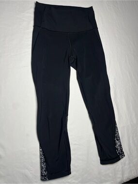 Lululemon Tight 22" Black Capri Leggings Mesh Black Logo Gray Stripe Size S